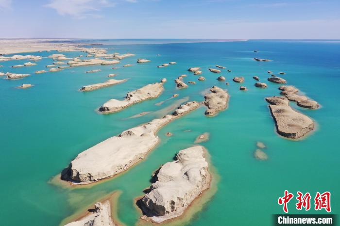航拍青海大柴旦烏素特水上雅丹奇特景觀?！●R銘言 攝