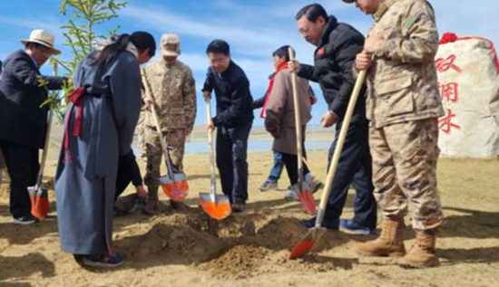 保護黃河干支流域生態(tài)，軍地共建“雙擁林”防護帶。四川省退役軍人事務(wù)廳供圖