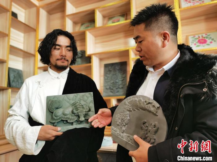 圖為石刻作品展示?！?zhí)砀?攝