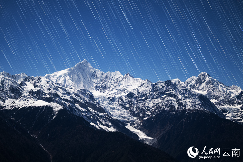 梅里雪山“星河流淌”奇觀。趙一舟攝