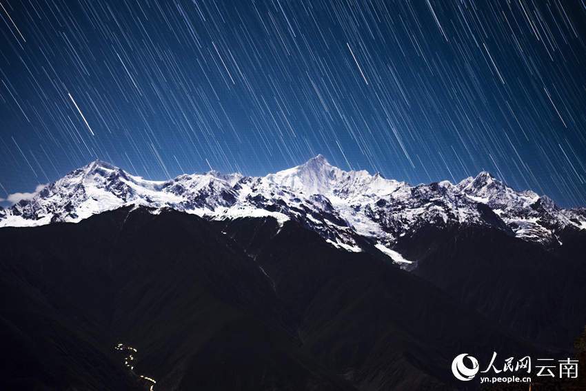 梅里雪山“星河流淌”奇觀。趙一舟攝