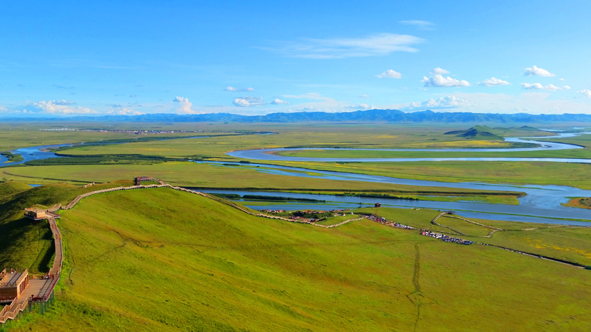 黃河九曲，盛夏風(fēng)光。阿壩州委宣傳部供圖