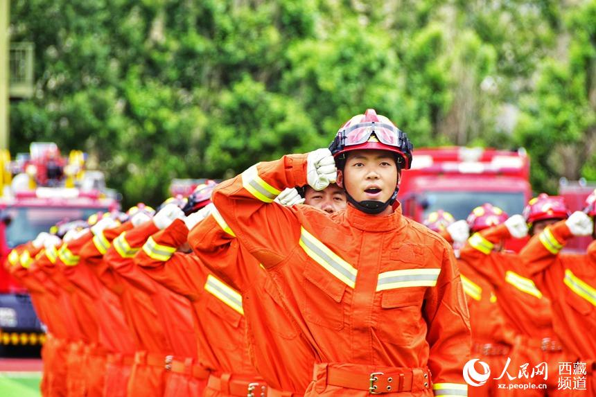 誓師大會(huì)現(xiàn)場(chǎng)。人民網(wǎng) 李海霞 攝