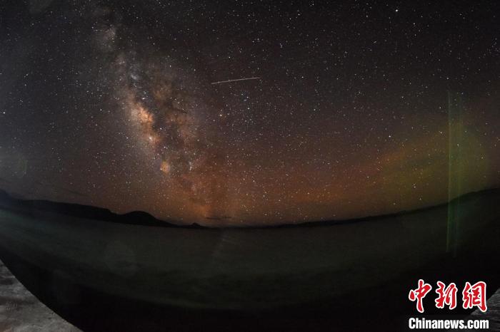 錯鄂湖星空璀璨，一顆流星劃過。　<a target='_blank' ></p><p  align=
