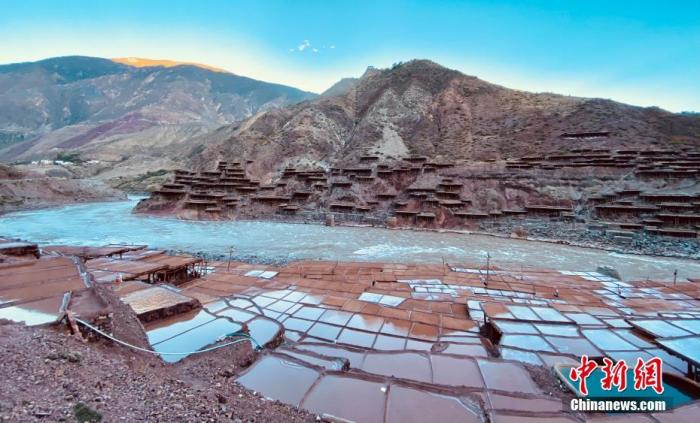 資料圖為芒康千年古鹽田。 <a target='_blank' ><p  align=