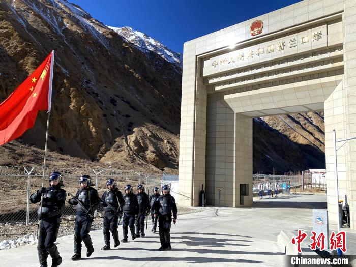 西藏阿里邊檢民警:“萬家團(tuán)圓是我們最大的心愿”