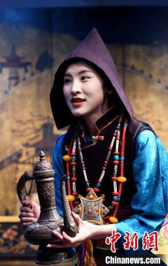 圖為西藏自治區(qū)級(jí)非遺項(xiàng)目——山南浪卡子縣的羊卓服飾?！±盍?攝