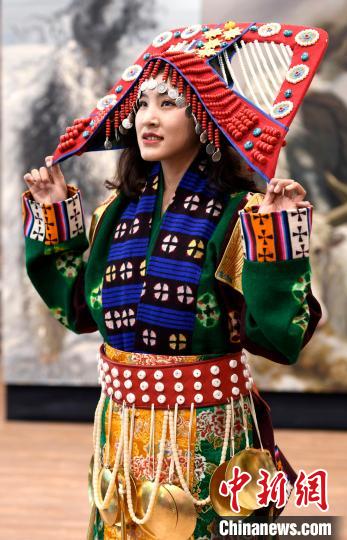圖為國(guó)家級(jí)非遺項(xiàng)目——西藏那曲申扎縣的巴扎服飾?！±盍?攝