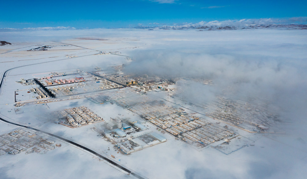 西藏阿里地區(qū)改則縣迎來初雪，銀裝素裹，美如畫卷。