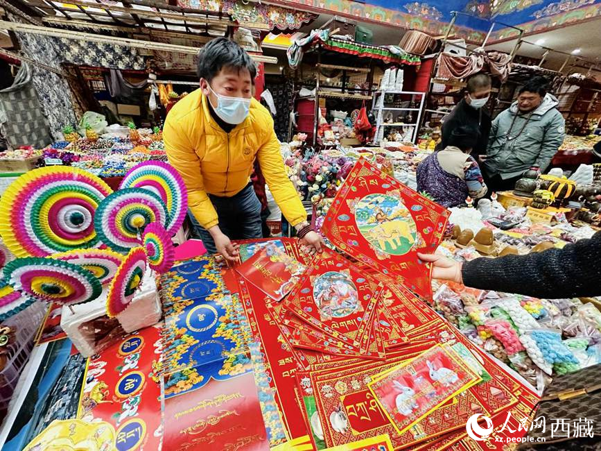 藏式春聯(lián)。人民網(wǎng) 次仁羅布攝
