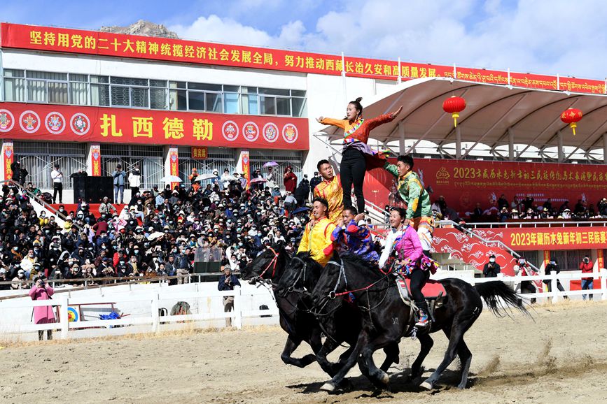 藏歷新年，精彩的馬術表演。潘多攝
