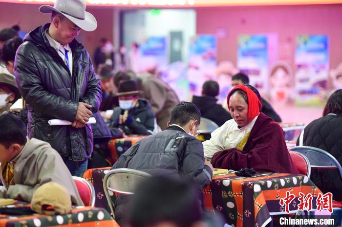 圖為比賽現(xiàn)場。　貢嘎來松 攝