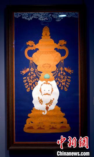 圖為5月16日，展覽中的新創(chuàng)唐卡作品《瑞象承香》。　李林 攝