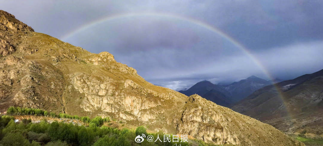接好運(yùn)！青藏高原現(xiàn)巨大彩虹橋
