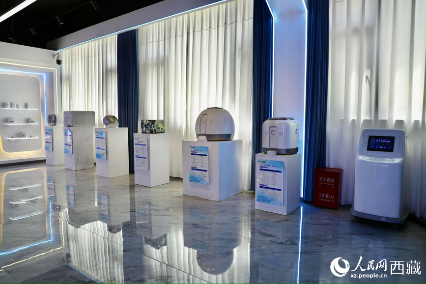 各類制氧產(chǎn)品。人民網(wǎng)記者 次仁羅布攝