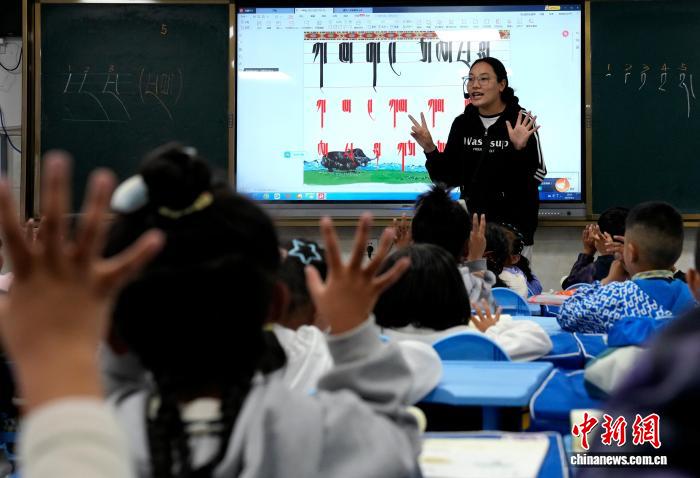 拉薩小學生的藏語文課