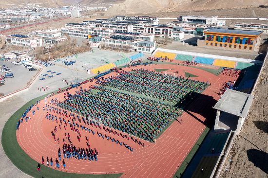 定日縣第二初級(jí)中學(xué)全貌。人民網(wǎng)記者 翁奇羽攝