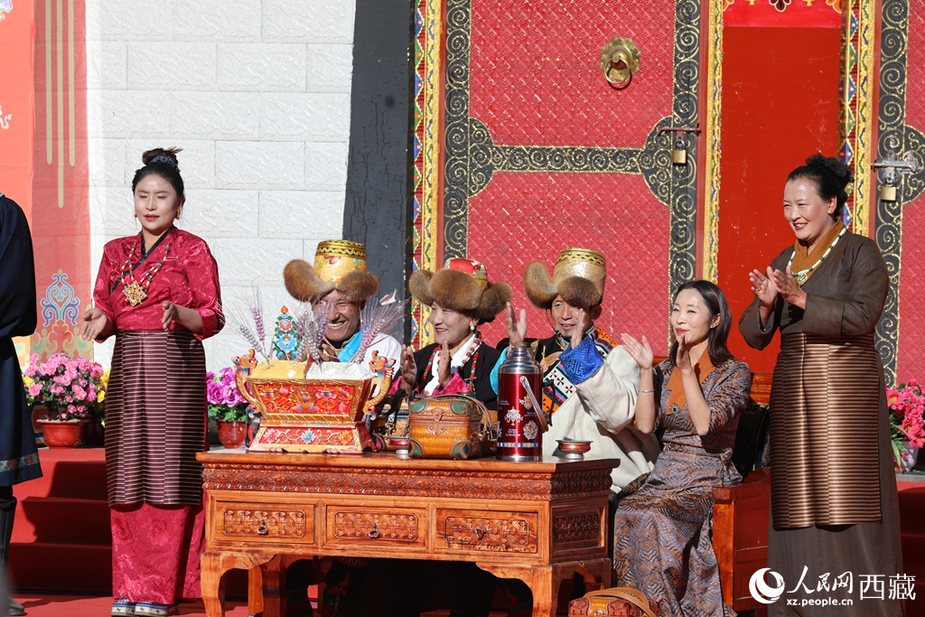 雅礱“村晚”鬧新春。人民網(wǎng)記者 吳雨仁攝