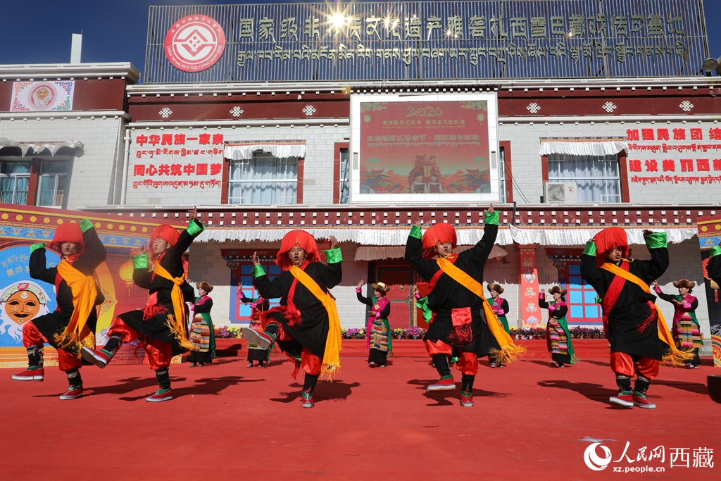 雅礱“村晚”鬧新春。人民網(wǎng)記者 吳雨仁攝
