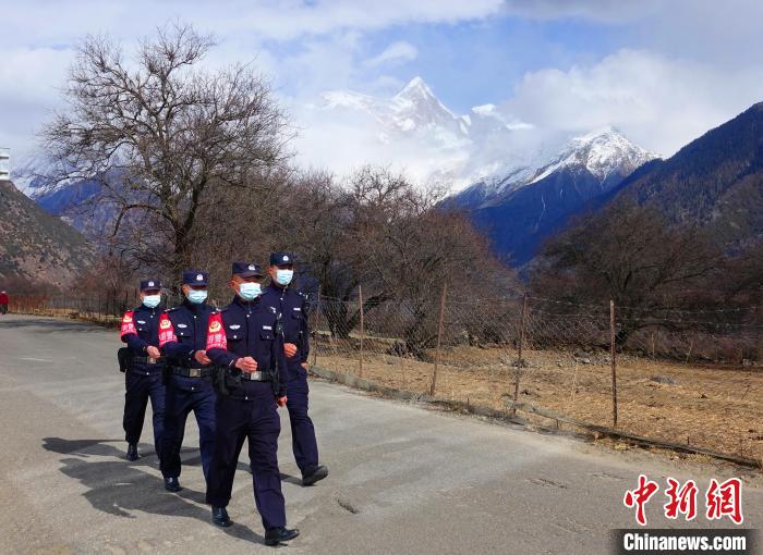 西藏林芝戍邊民警：為“你”翻山越嶺，卻無(wú)心看風(fēng)景