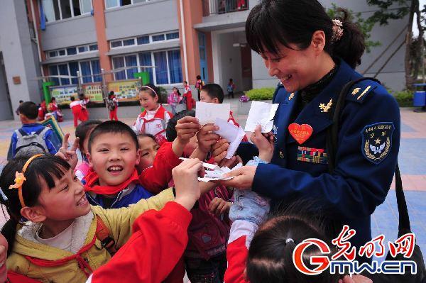 【我和軍隊的不解之緣】“先是軍人，才是媽媽”