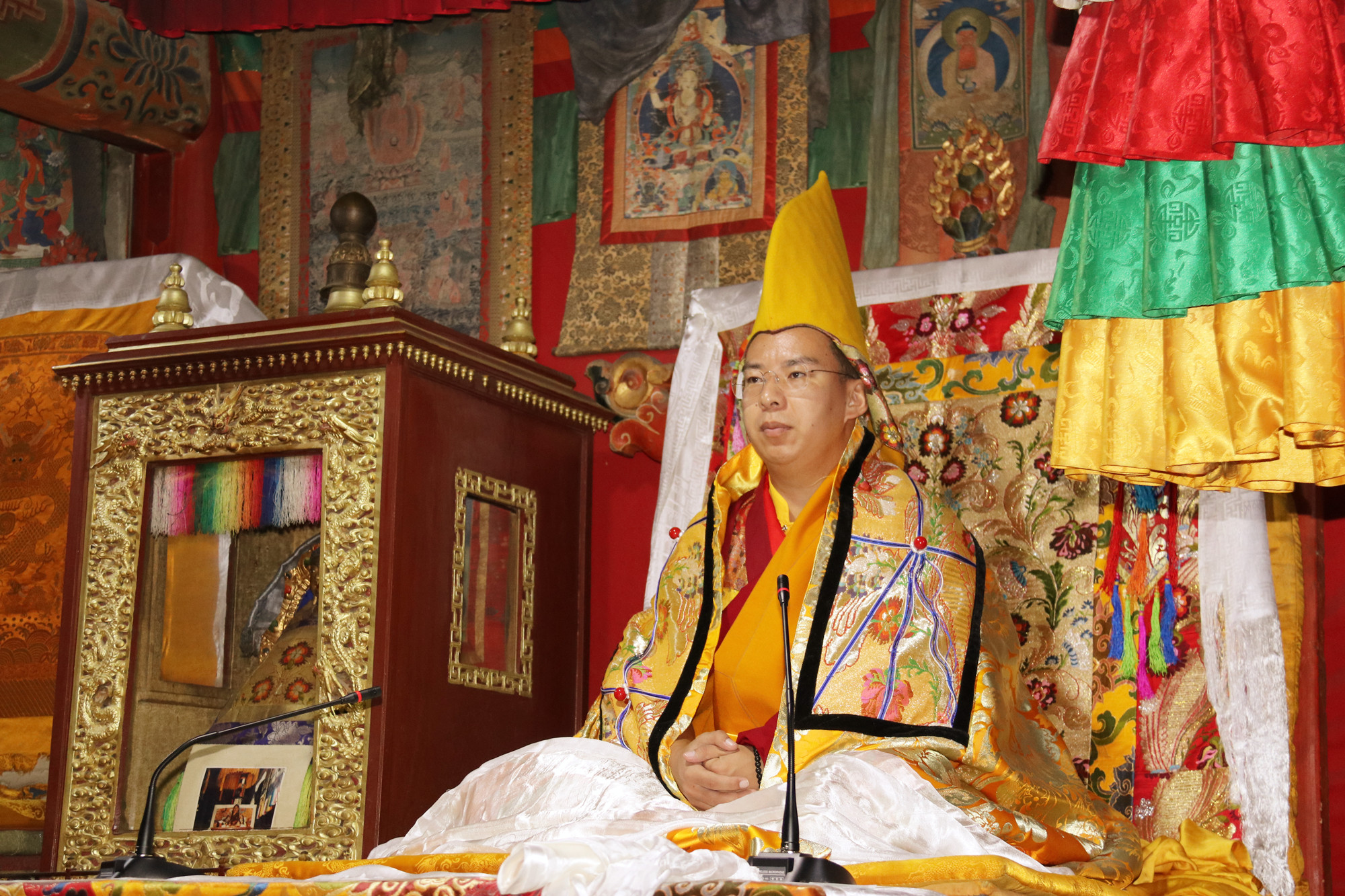 班禪大師在大經(jīng)堂講經(jīng)。攝影：袁星宇.jpg