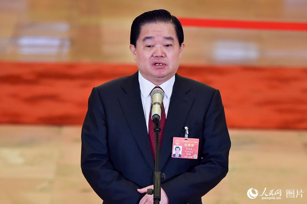 全國(guó)人大代表、河北省人大常委會(huì)黨組書記、常務(wù)副主任范照兵。