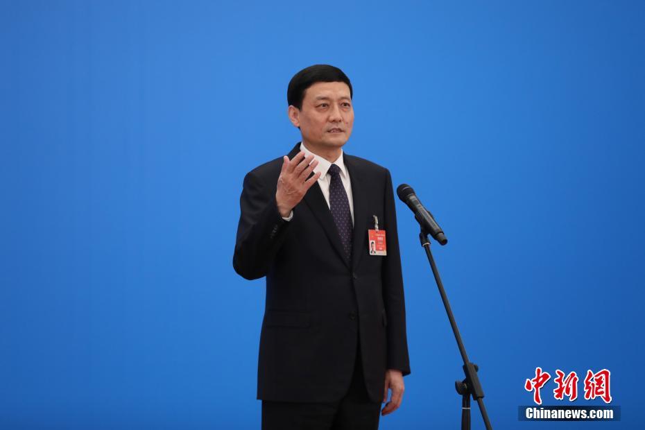 3月8日，第十三屆全國人民代表大會第四次會議舉行第二場“部長通道”采訪活動。圖為中國工業(yè)和信息化部部長肖亞慶通過網(wǎng)絡視頻方式接受采訪。 <a target='_blank' ><p  align=