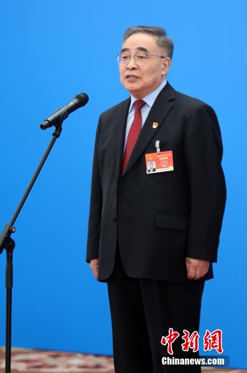 3月8日，第十三屆全國人民代表大會第四次會議舉行第二場“代表通道”采訪活動。圖為全國人大代表張伯禮通過網(wǎng)絡(luò)視頻方式接受采訪。 <a target='_blank' ><p  align=