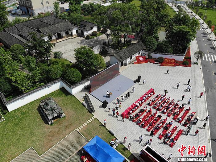 31日上午，“在這里讀懂初心使命——網(wǎng)絡(luò)媒體革命老區(qū)行”網(wǎng)絡(luò)主題采訪活動湖南站啟動儀式在長沙許光達(dá)故居舉行。<a target='_blank'  ><p  align=