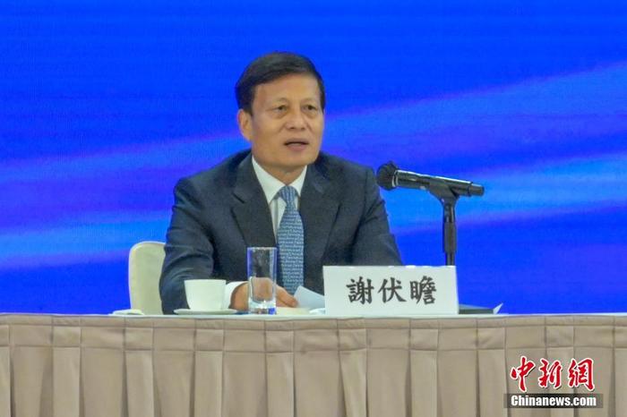 12月3日，香港特區(qū)政府在香港會(huì)議展覽中心舉行中共二十大精神宣講會(huì)，全國人大常委會(huì)法制工作委員會(huì)主任沈春耀和全國政協(xié)經(jīng)濟(jì)委員會(huì)副主任謝伏瞻出席作宣講。圖為謝伏瞻發(fā)言。 <a target='_blank' href='/'><p  align=